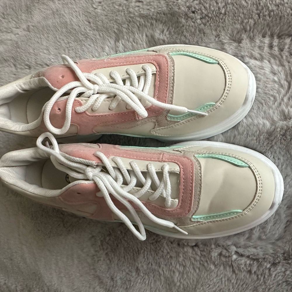 Pretty little Thing Sneakers